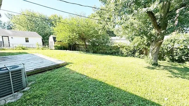 5819 Gateway Dr — Photo 2