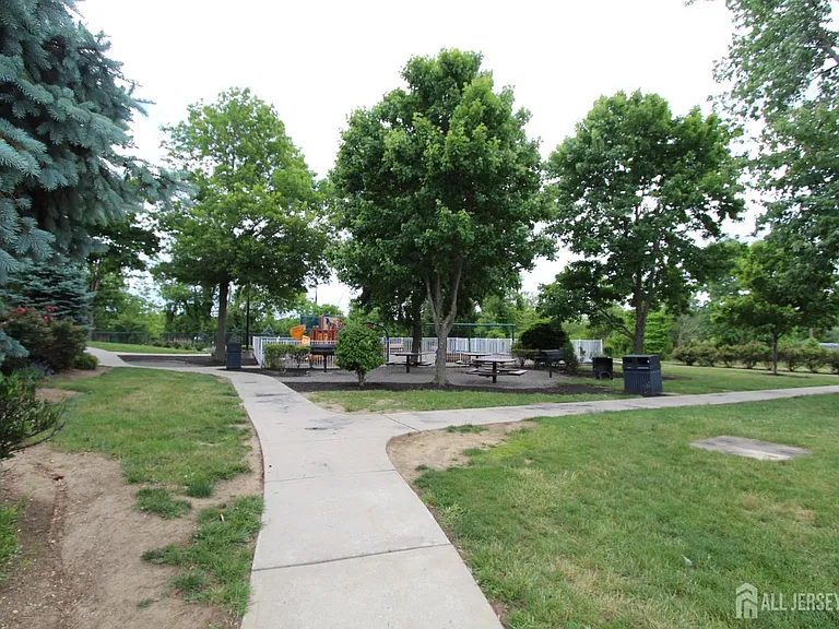 4707 Ravens Crest Dr — Photo 29
