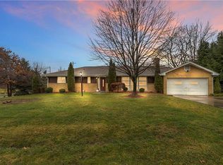 101 Beacon Hill Dr, Coraopolis, PA 15108