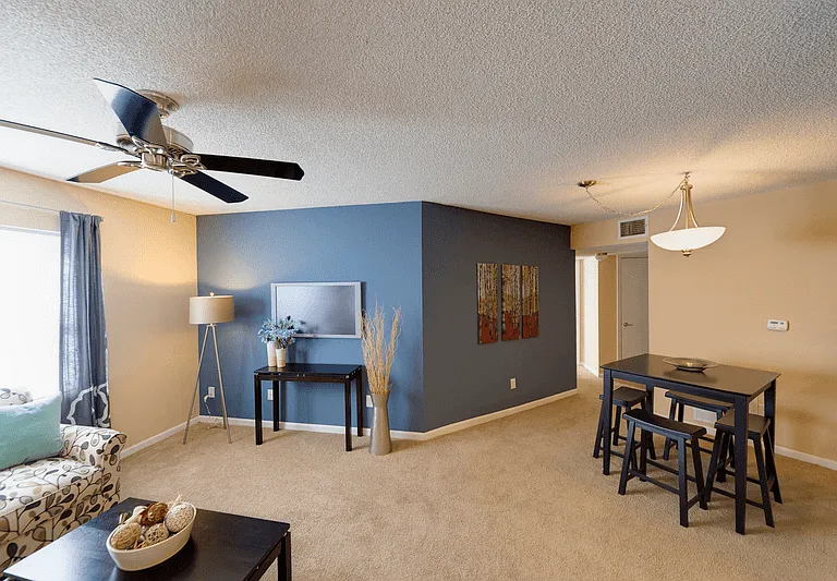 Holly Cove Apartments — Photo 14