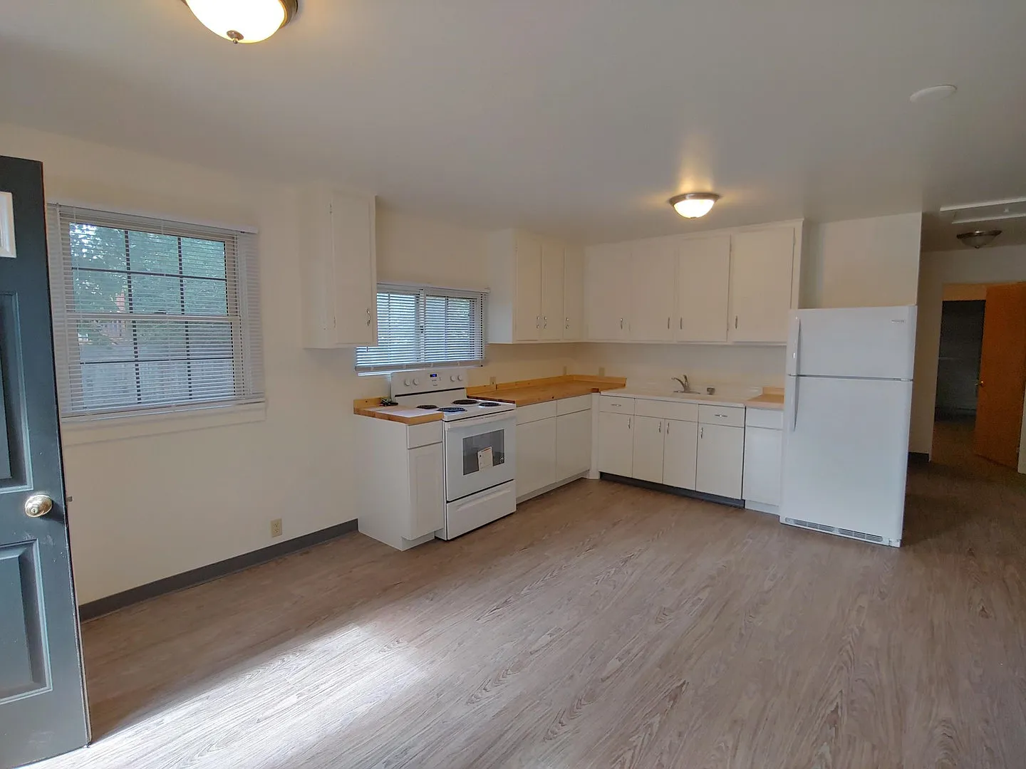 RIV2348 — Photo 2