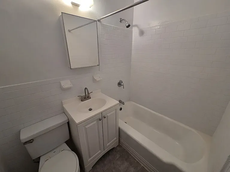 4601 Henry Hudson Pkwy #C5 — Photo 9