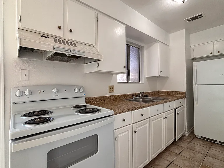 4651 Mill Valley Dr — Photo 3
