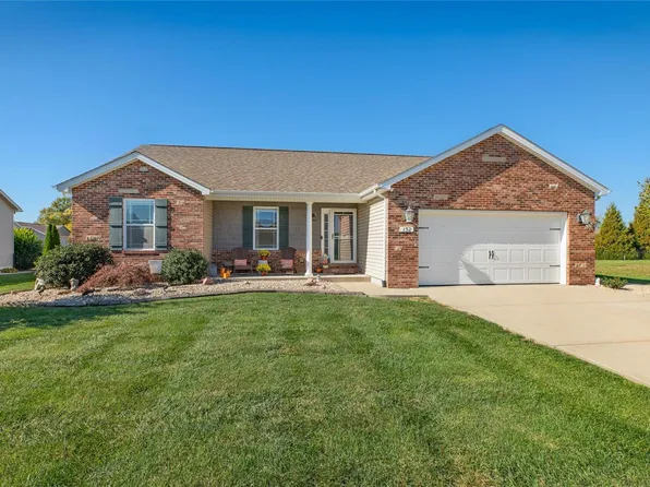 132 Garrettford Dr, Bethalto, IL 62010