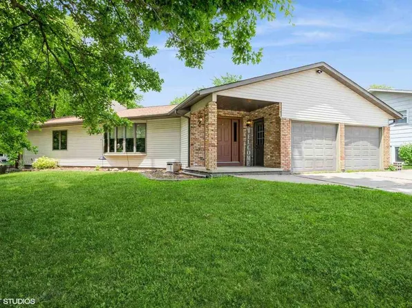 1472 Valley View Dr, Coralville, IA 52241