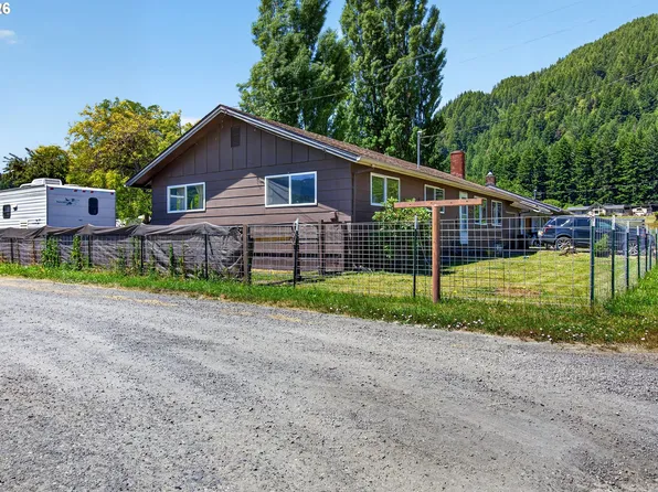 321 W Date St, Powers, OR 97466