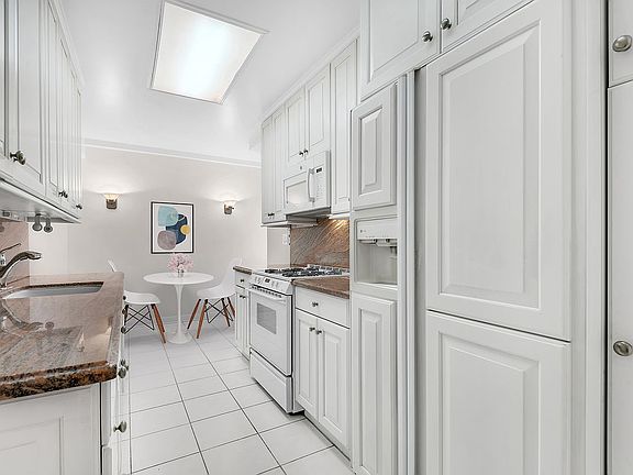 5th image of 45 Sutton Pl S APT 17I