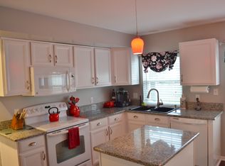 910 3rd St, Fenton, MI 48430