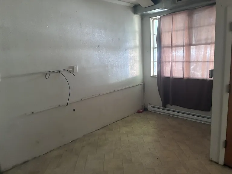 320 Hudson Ave #2 — Photo 5