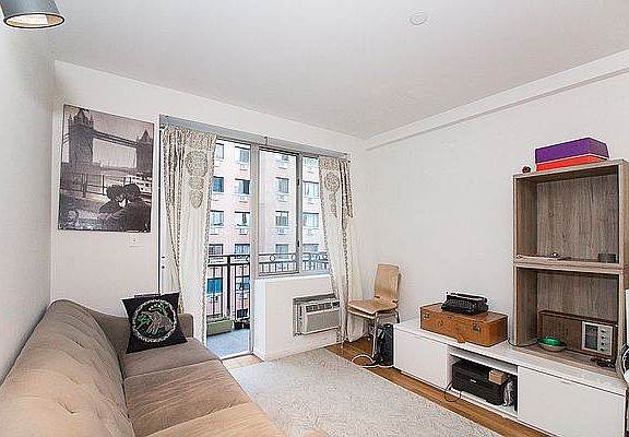 2nd image of 424 E 10th St APT 6D