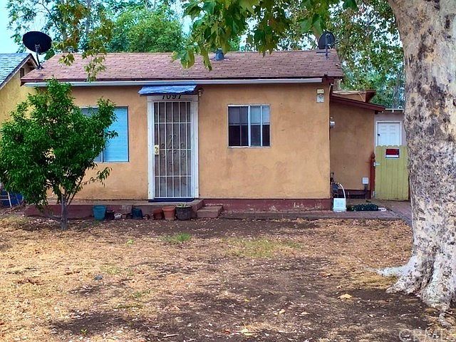 1st image of 1097 E 3rd St
