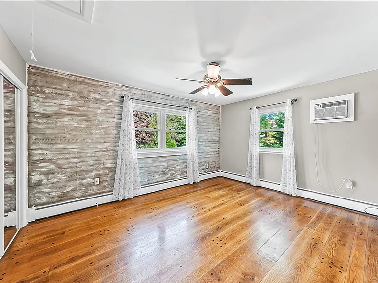 225 Chestnut St — Photo 20