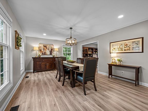 5th image of 1483 Allen Ln