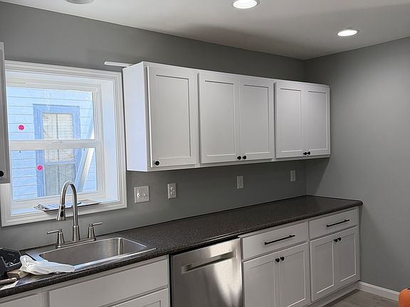 2nd image of 538 N Elm St #A