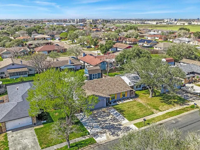 1749 Dawn Breeze Dr — Photo 37