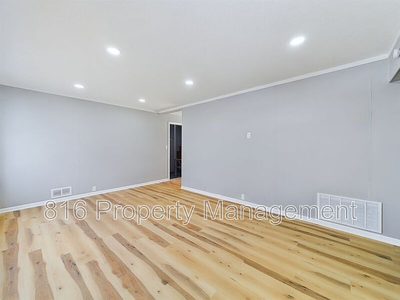 1st image of 10719 Ewing Dr