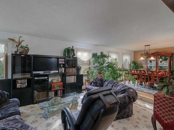 4th image of 5851 S Lake Shore Dr