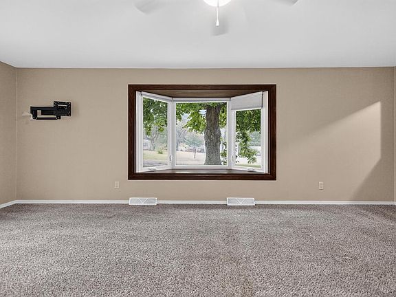 4th image of 7033 Clover COURT