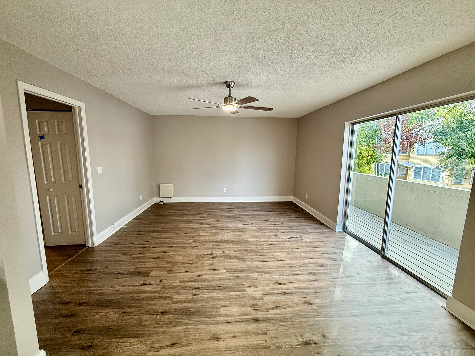 2 bed, 873 sqft, $2,800 — Photo 3