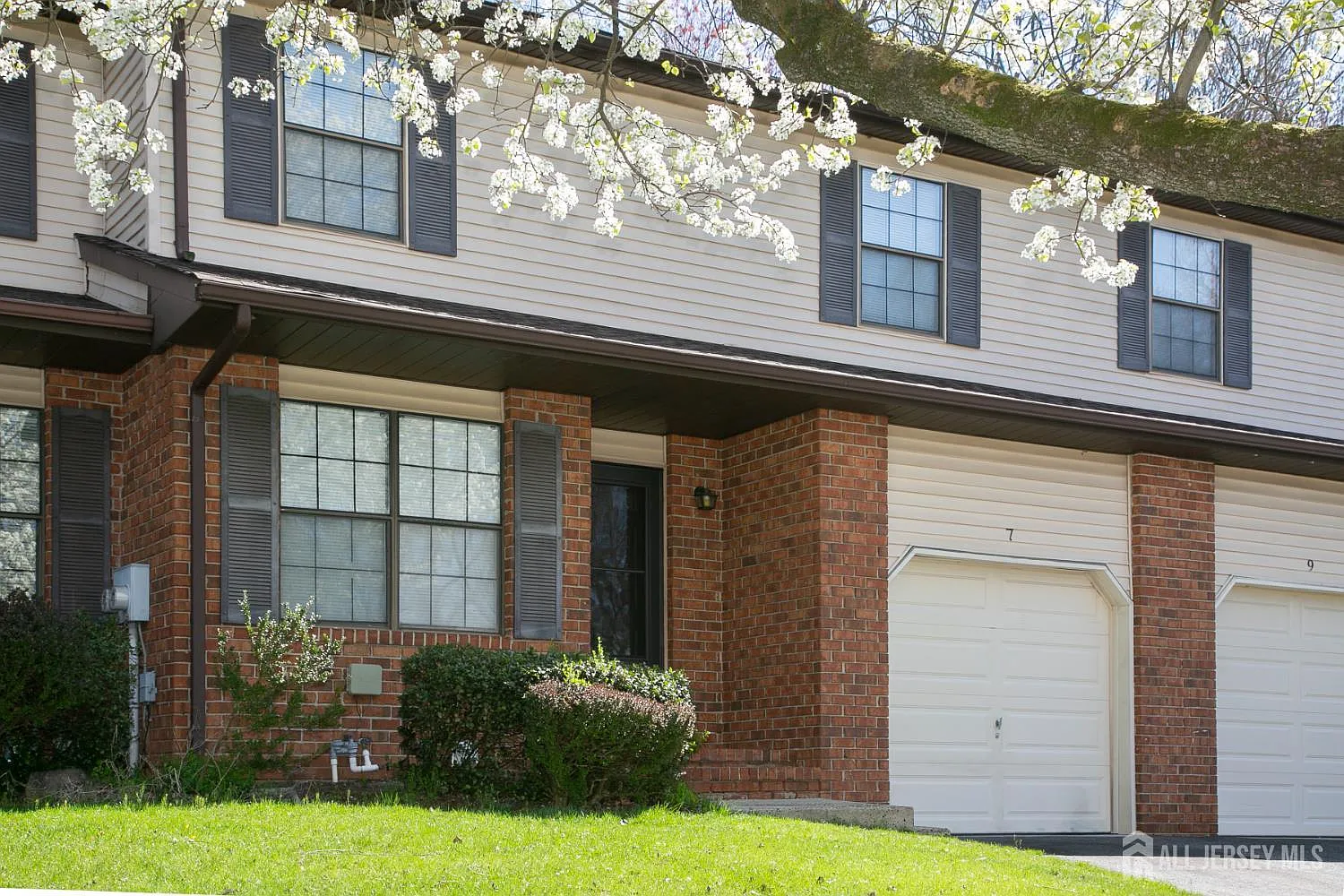 3 bed, 2.5 bath, 1447 sqft, $3,800 — Photo 1