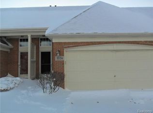 5526 Greenway Dr, Trenton, MI 48183