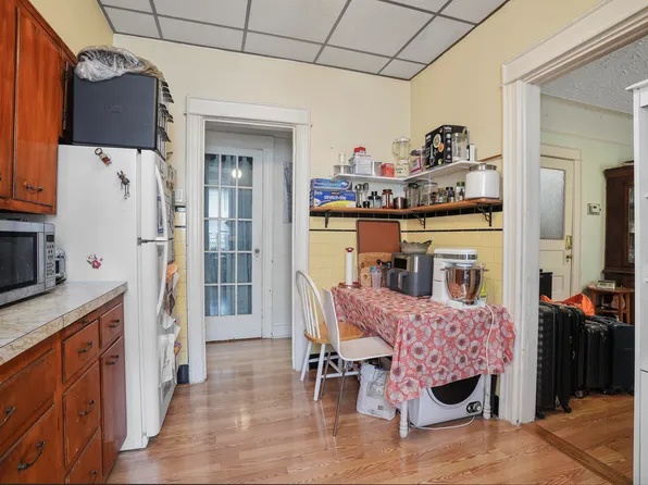 60-46 Putnam Avenue image 7 of 47