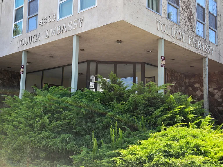 Toluca Embassy — Photo 1
