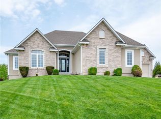 324 SE Canter Cir, Lees Summit, MO 64082