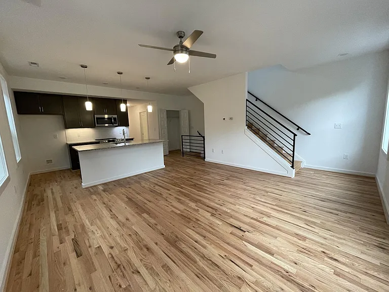 109 W 13th St #B — Photo 4