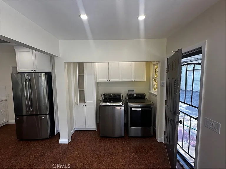 2151 N Altadena Dr — Photo 11