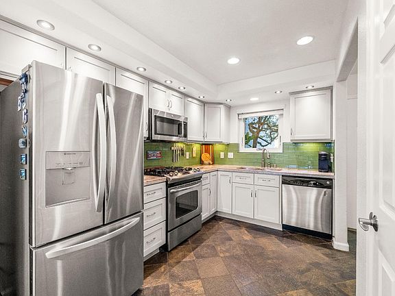 5th image of 621 Knollwood Drive