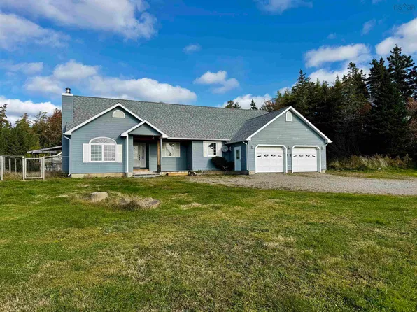333 Lochside Rd, Arichat, NS B0E 1K0