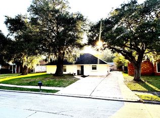 409 Daffodil St, Lake Jackson, TX 77566