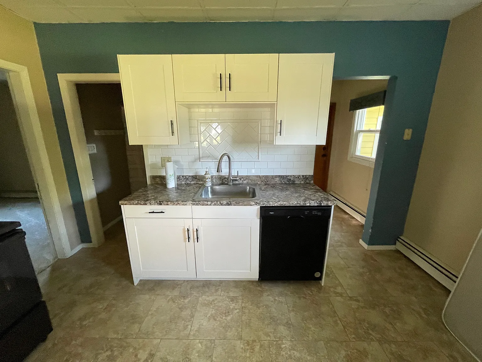 3 bed, 1364 sqft, $2,950 — Photo 2