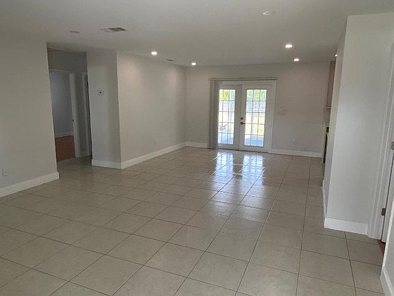 2nd image of 871 SW Dalton Ave