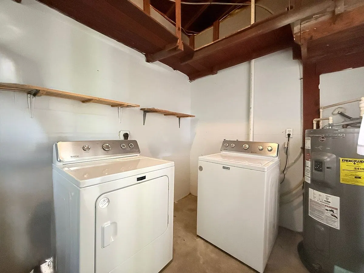 2515 Illinois St — Photo 2
