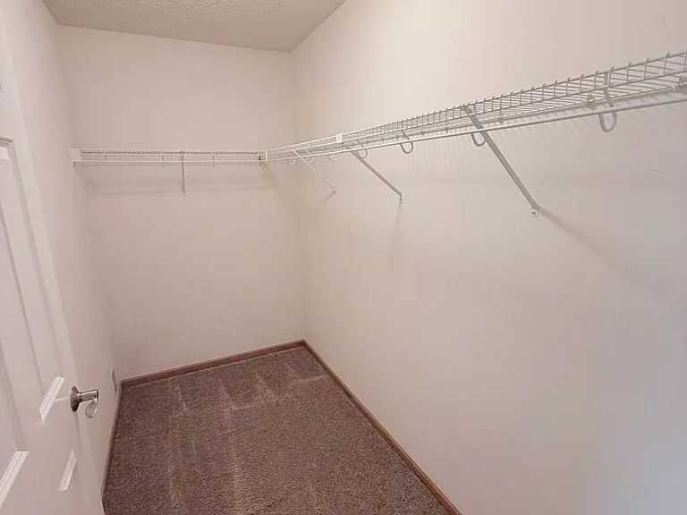 10800 Hawthorn Trl #E — Photo 20