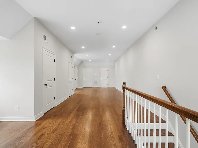 124 Maple Ave #B — Photo 8