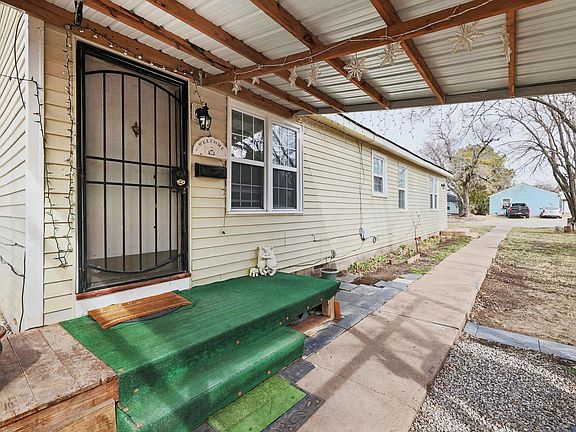 3rd image of 1543 N Spruce Ave