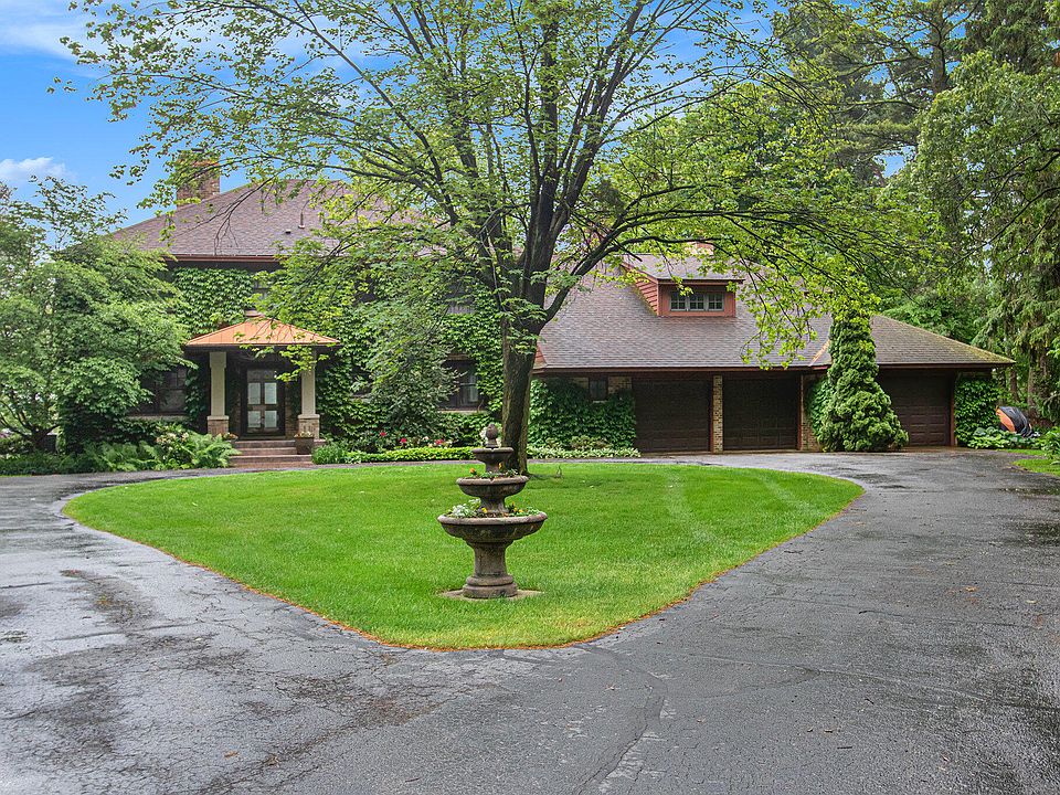 1st image of 371 Waukazoo Dr