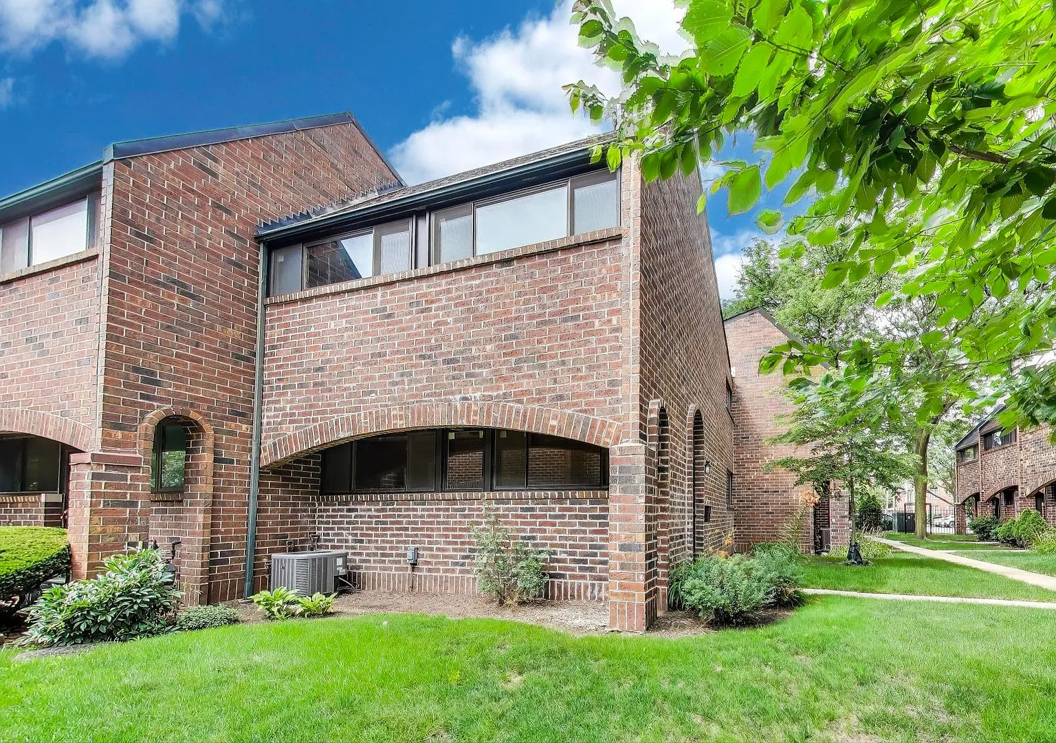 UIC Area 3-Bedroom Checks All the Boxes — Photo 2