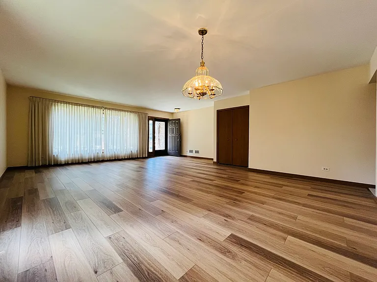 1483 Heather Ln — Photo 3