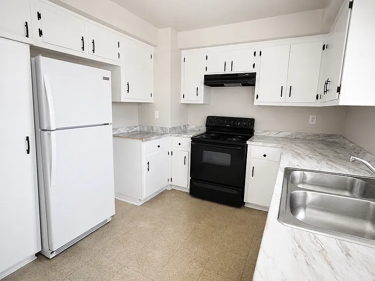 304 E Olive St #23 — Photo 2