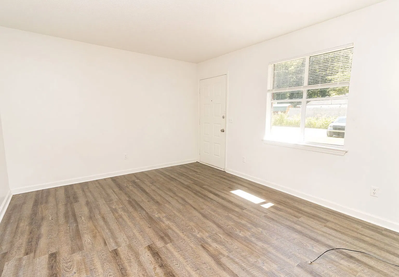1 bed, 1.0 bath, $750 — Photo 2