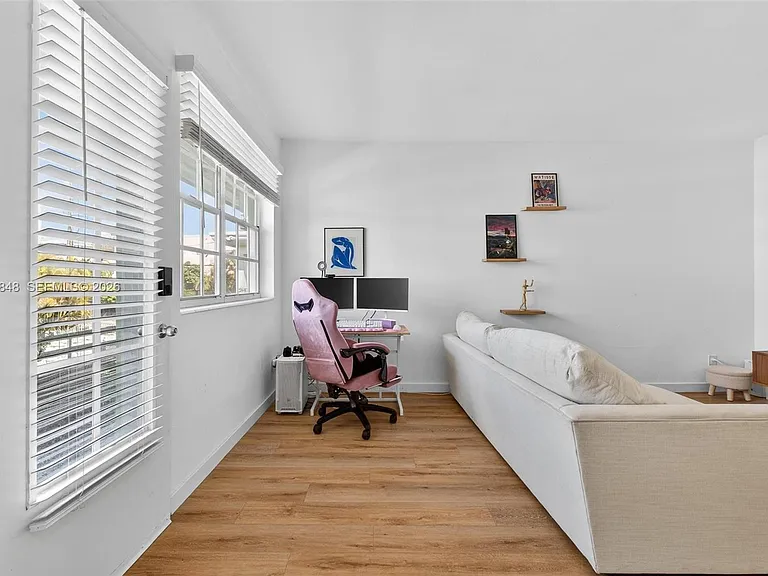 8600 Byron Ave #9 — Photo 4