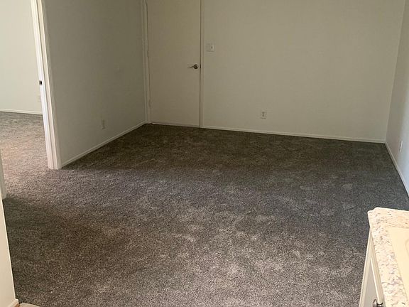 5th image of 810 Lacebark St #1