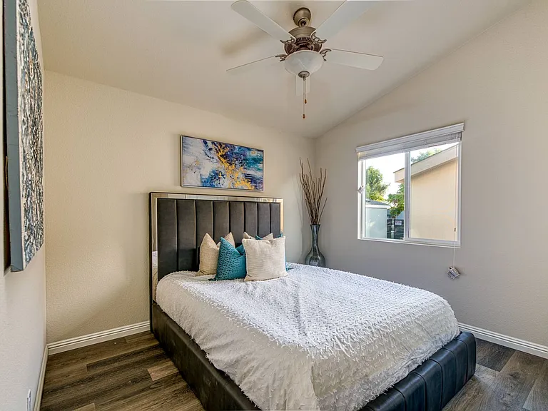 Remodeled Modern 3 Bed/2 Bath National City — Photo 10