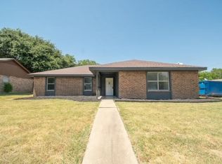 300 Oakwood Ln, Hewitt, TX 76643