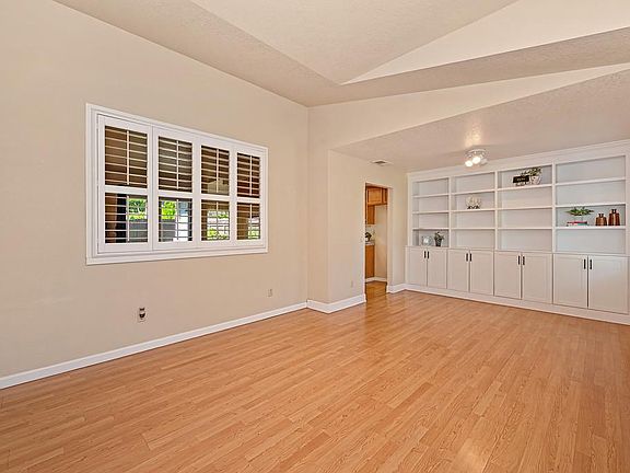 4th image of 8940 Oakmore Way