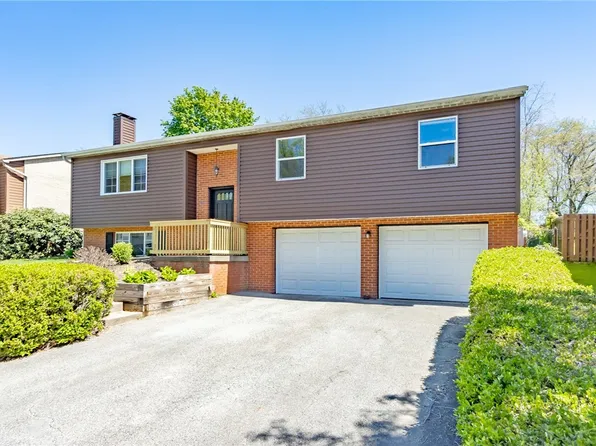 1004 McAllister Dr, New Kensington, PA 15068